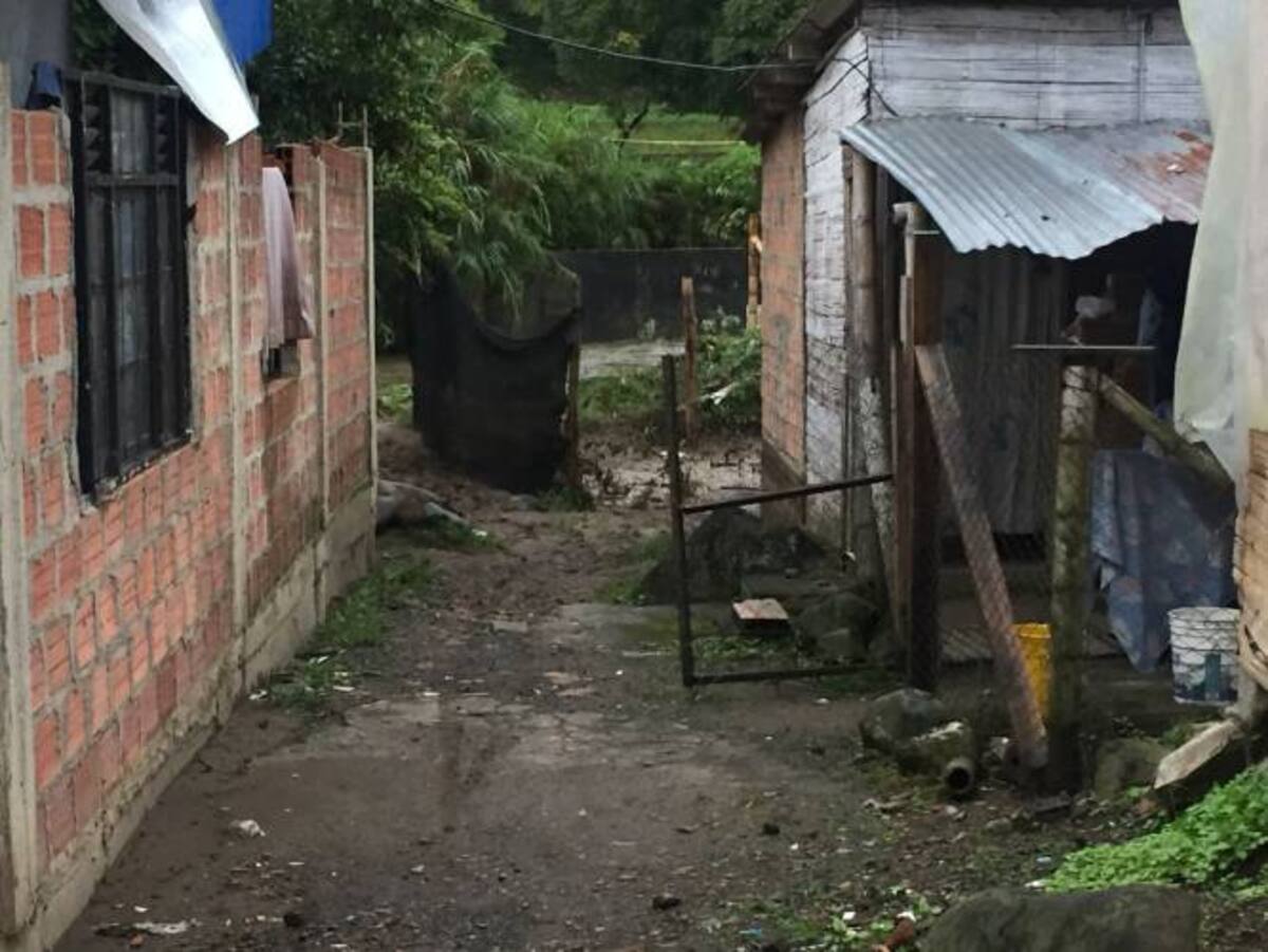 Viviendas afectadas por inundación en el barrio Rocío Bajo