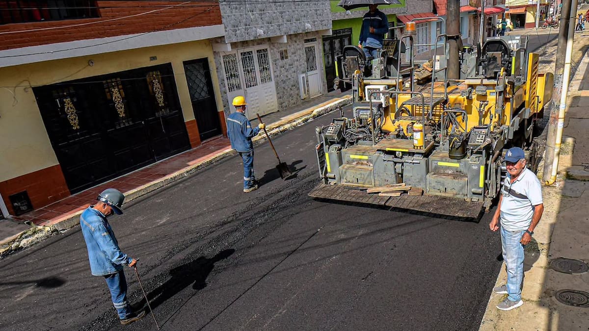 En Ibagué entregaron vías en barrios que esperaron hasta 40 años por su recuperación