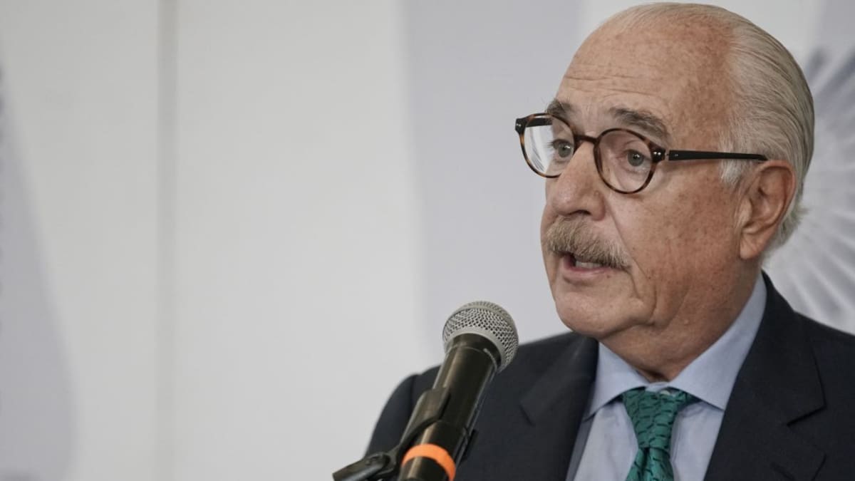 “Que hubiera un embajador en la posesión de Maduro es una verguenza nacional : Andrés Pastrana