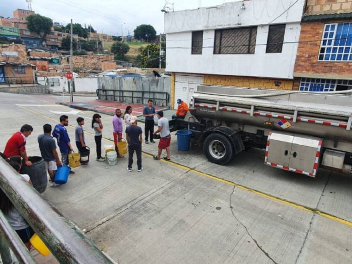 Restablecen servicio de agua tras 24 horas sin el servicio en Usme