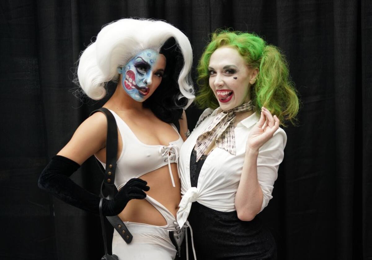 Los fanáticos de Comic Con disfrazados llegarán al primer día del Comic-Con de Nueva York 2018 en el Jacob Javits Center el 4 de octubre de 2018.