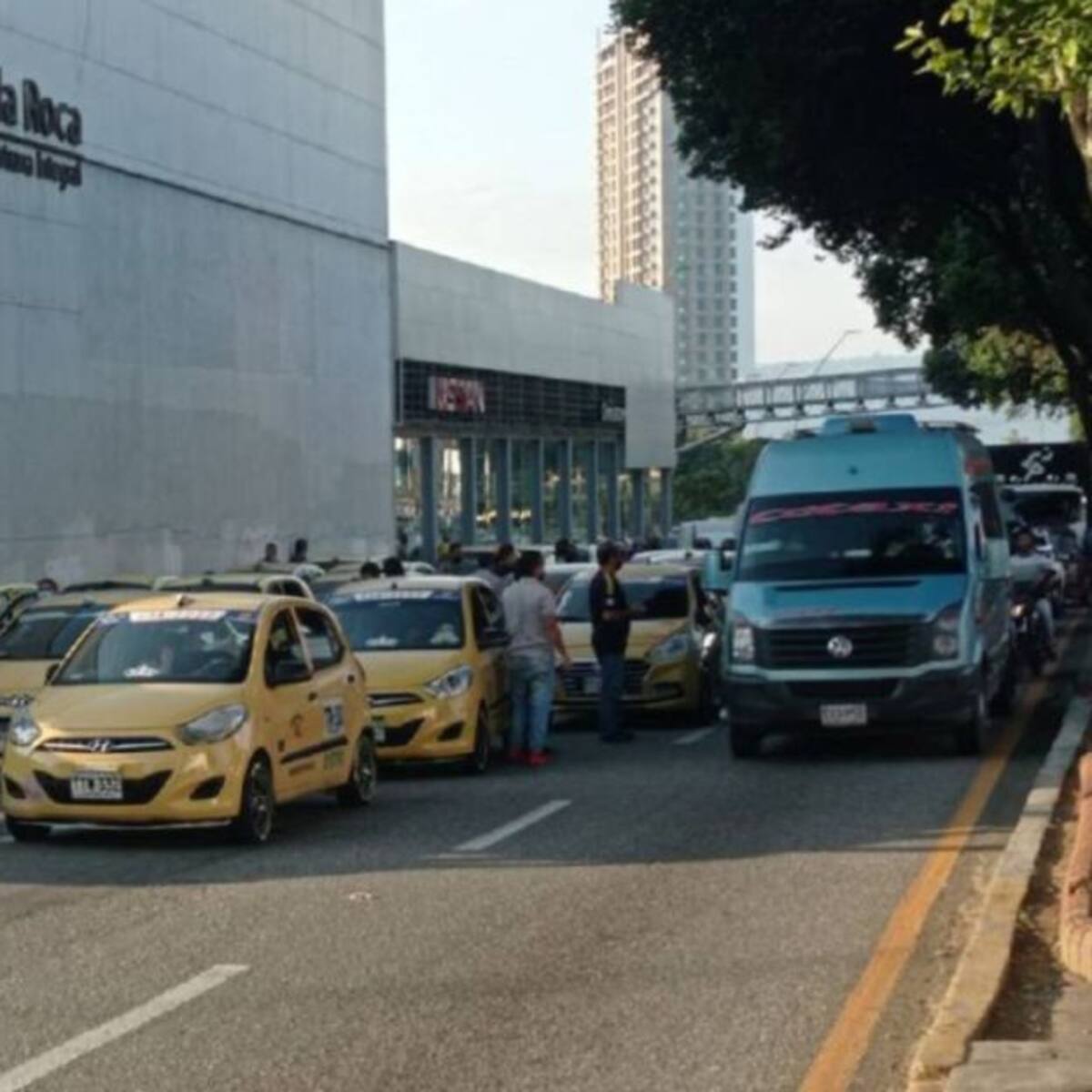 "Alcalde salve la movilidad en Bucaramanga": Taxistas