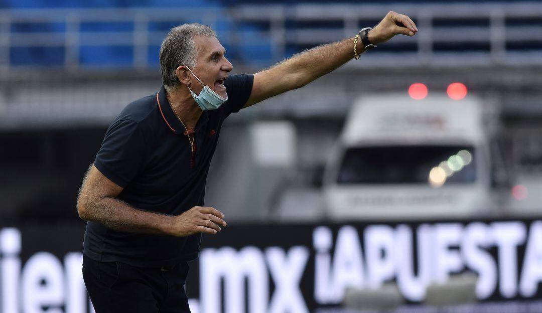 Carlos Queiroz dando indicaciones durante su paso por la Selección Colombia.