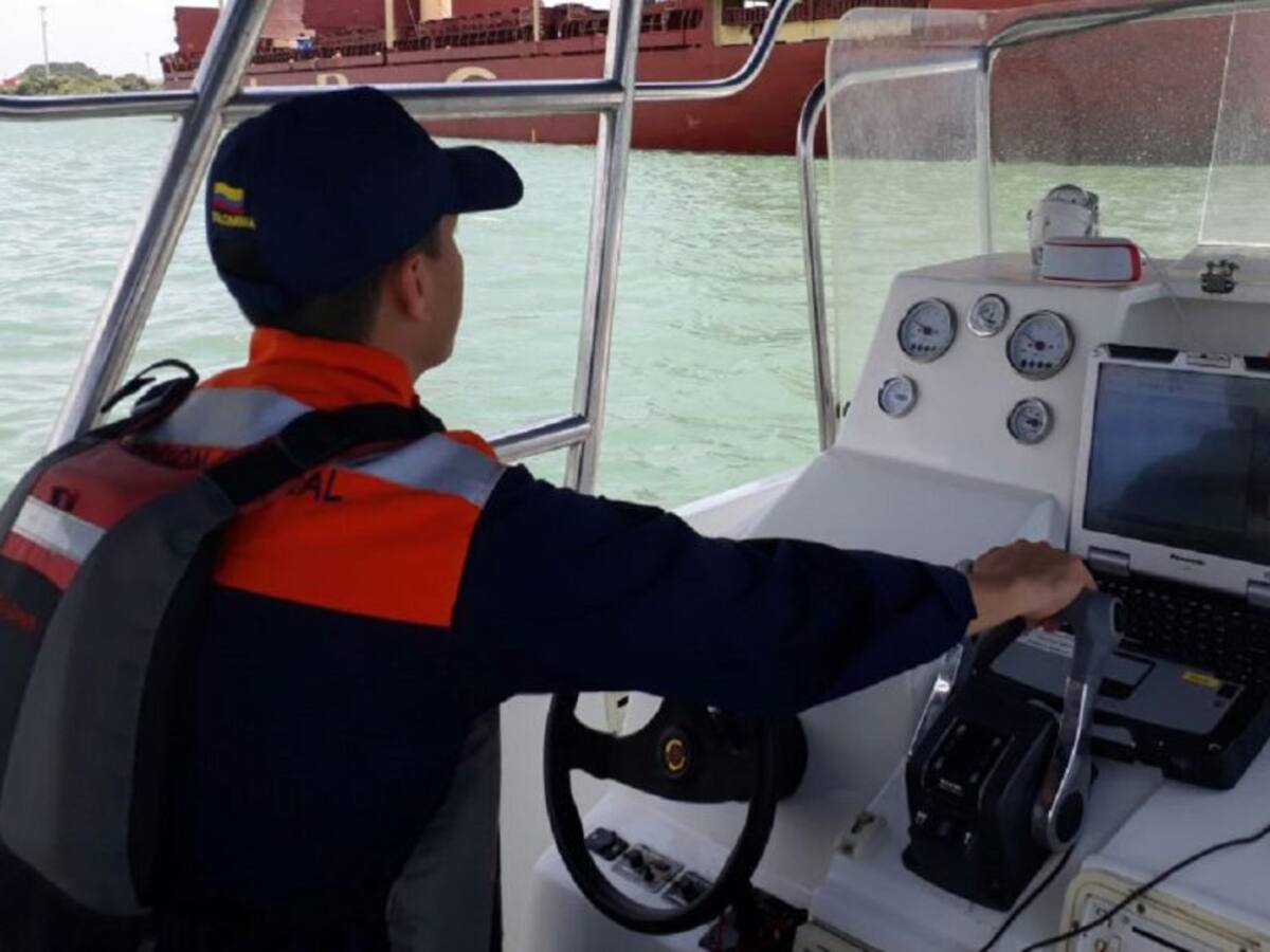 Dimar advierte sobre mal estado de embarcación en la bahía de Cartagena