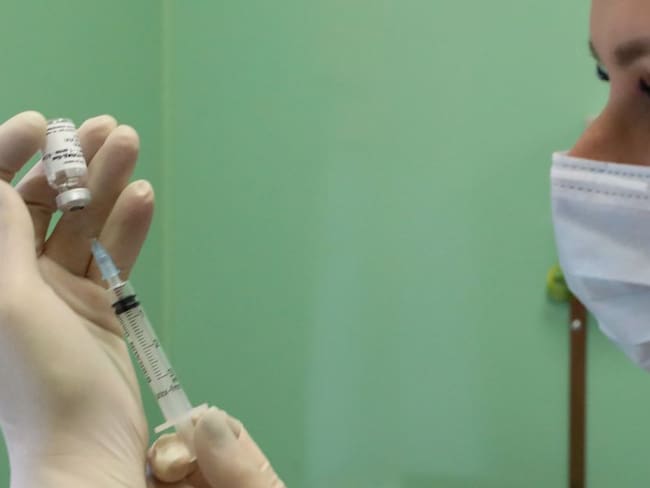 En dos meses, voluntarios de vacuna antiCovid-19 deben aplicarse otra dosis