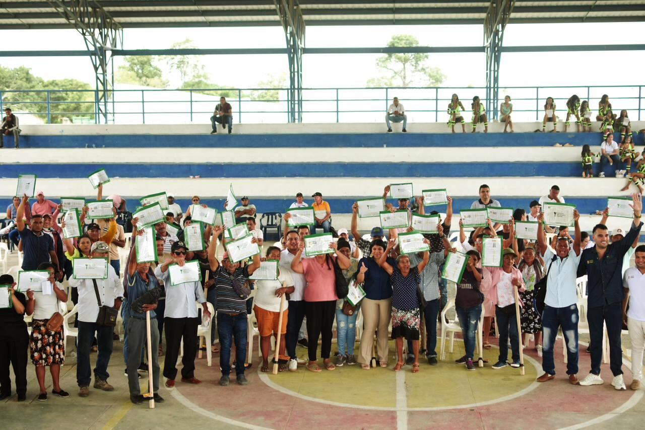 144 familias de Córdoba, San Jacinto y El Guamo ya son propietarias de sus tierras