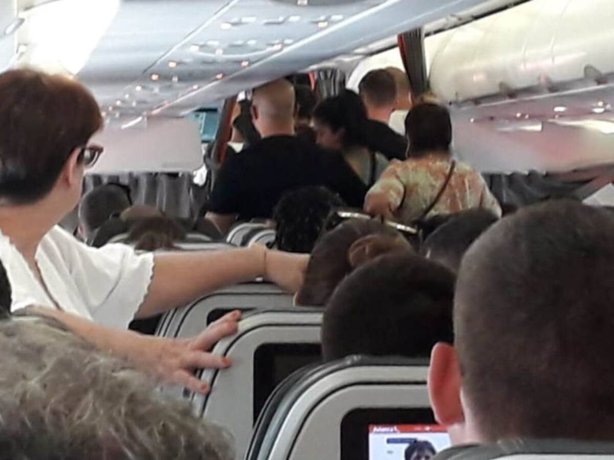 Retraso de vuelo de Avianca Cartagena-Bogotá por reconteo de pasajeros