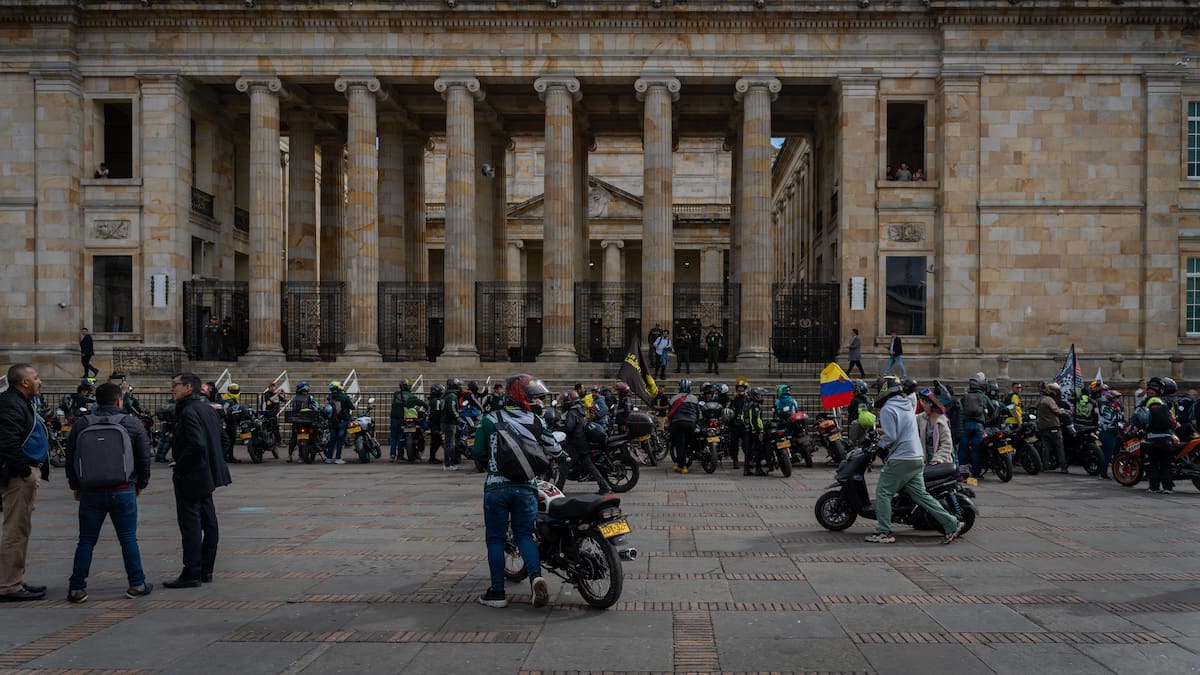 ¿Habrá restricción de parrillero en moto en la segunda vuelta 2026? Esto dice nuevo decreto 0612