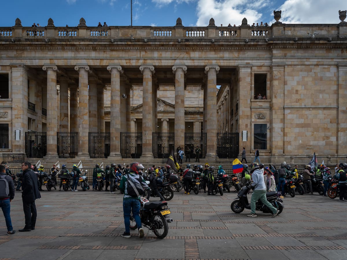 ¿Habrá restricción de parrillero en moto en la segunda vuelta 2026? Esto dice nuevo decreto 0612