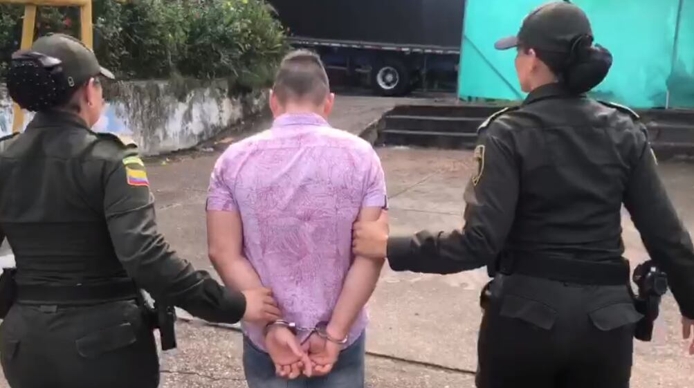 Capturan a un hombre que agredía a su esposa con un arma traumática