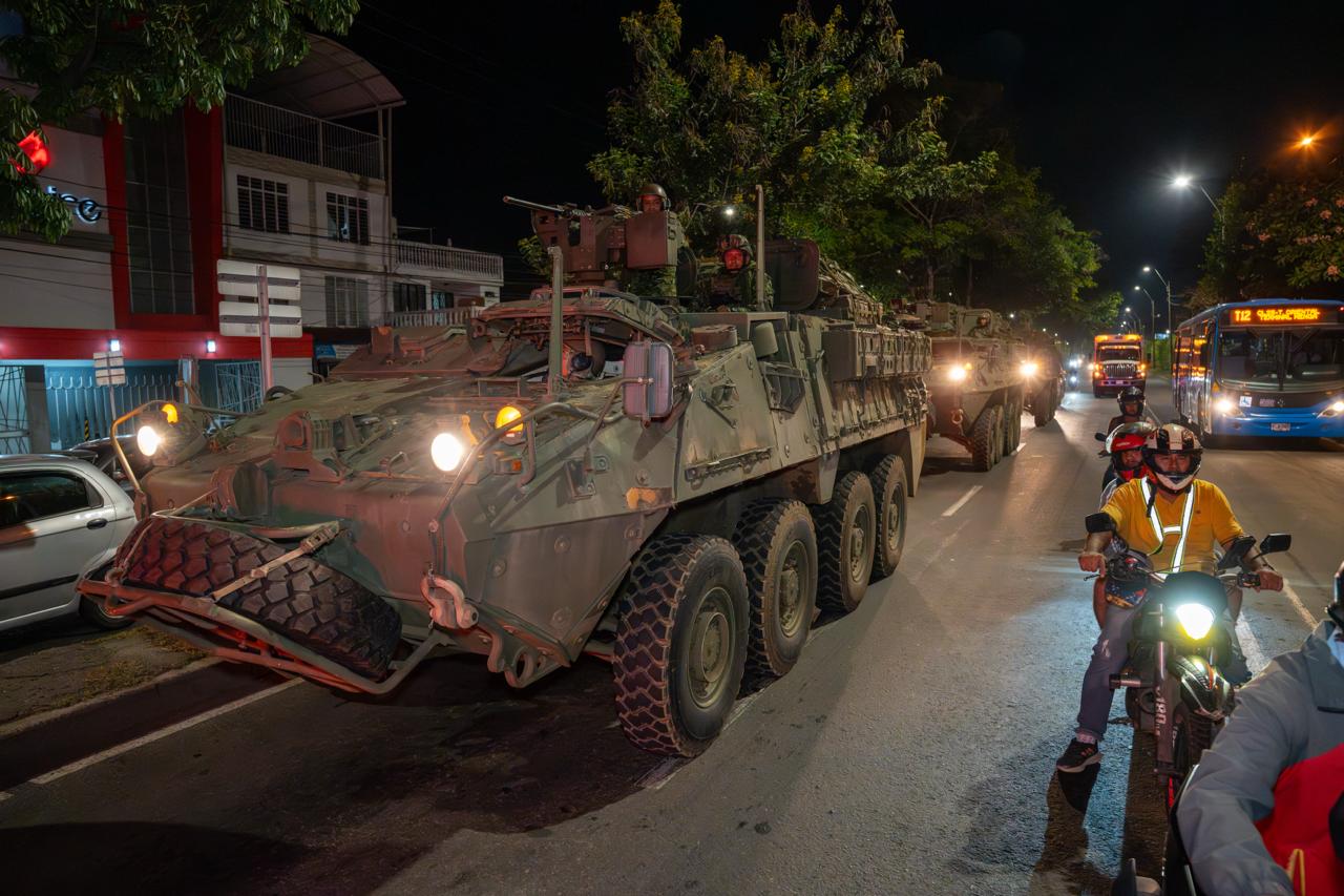 Cali inicia despliegue militar con vehículos blindados y refuerzo de seguridad electoral