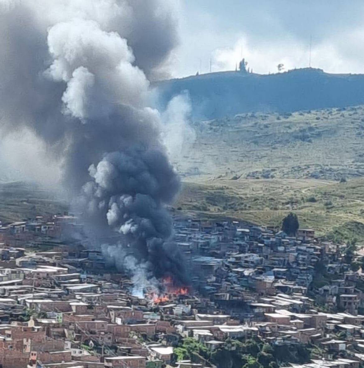 Voraz incendio en Soacha deja al menos 49 personas afectadas: hay menores de edad y adultos mayores.