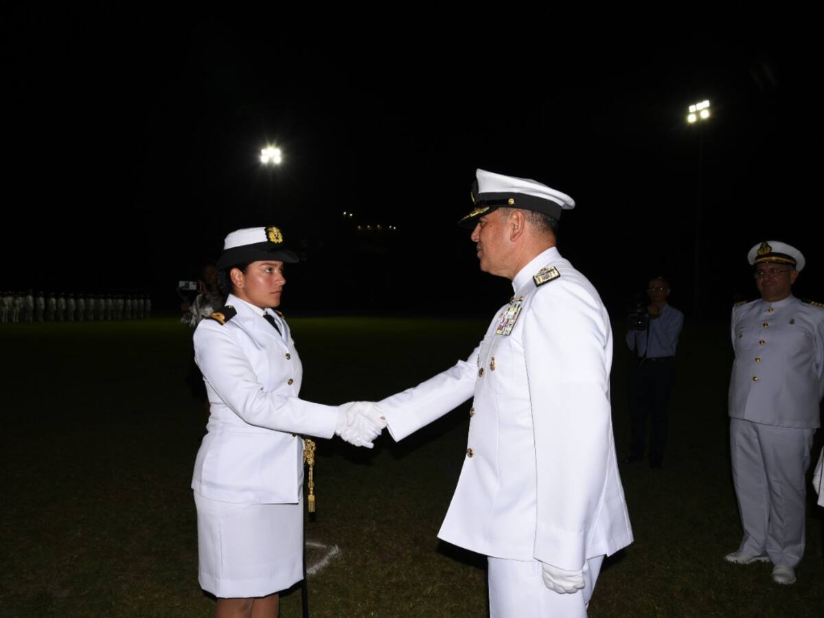 En Cartagena 160 nuevos oficiales recibieron grado en la Armada Nacional