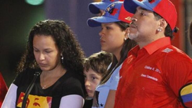 Las hijas y el yerno de Chávez votaron en un colegio en Caracas