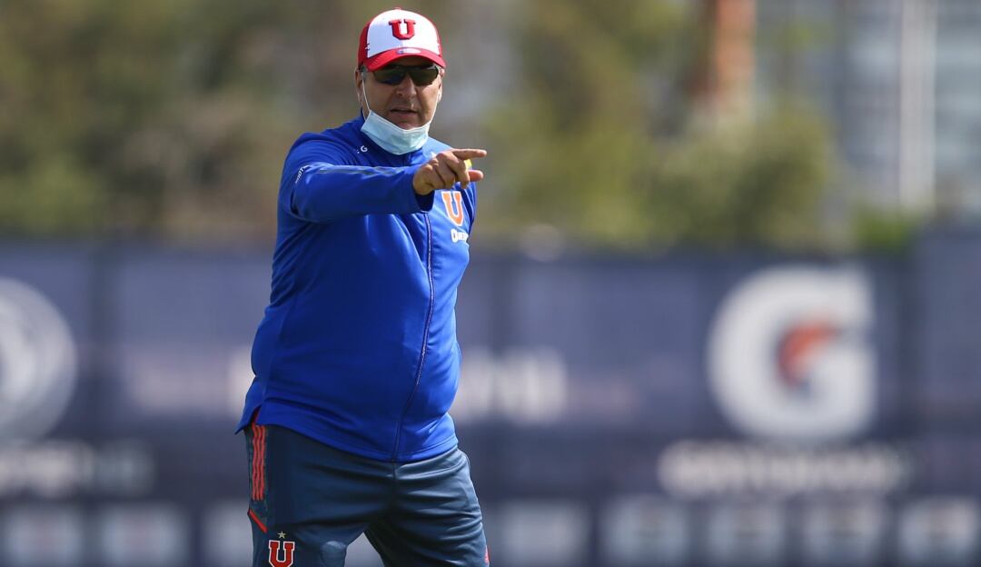 Santiago Escobar, director técnico de la Universidad Chile.