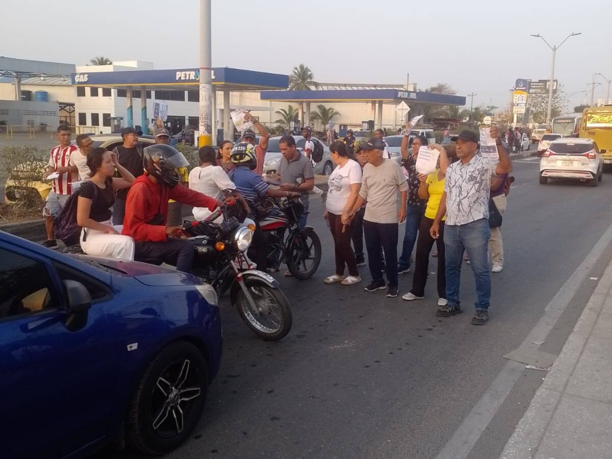 Vecinos de Villas de la Candelaria protestaron contra altas tarifas de energía