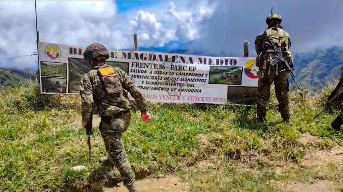 Ejército halló valla, bandera y explosivos del frente 36 en Briceño, donde hay miles de desplazados