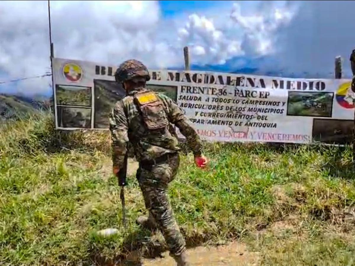 Ejército halló valla, bandera y explosivos del frente 36 en Briceño, donde hay miles de desplazados