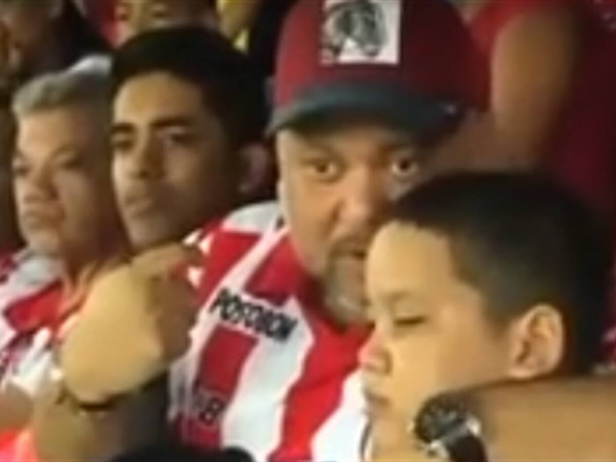 Conmovedora historia de hincha del Junior que narra los partidos a su sobrino invidente