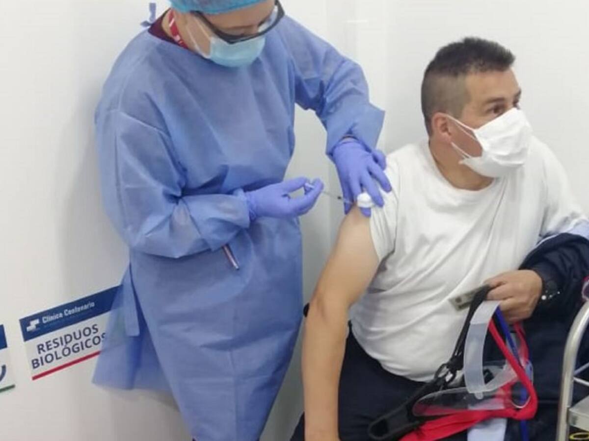 Inicia vacunación a vigilantes que prestan servicio en hospitales
