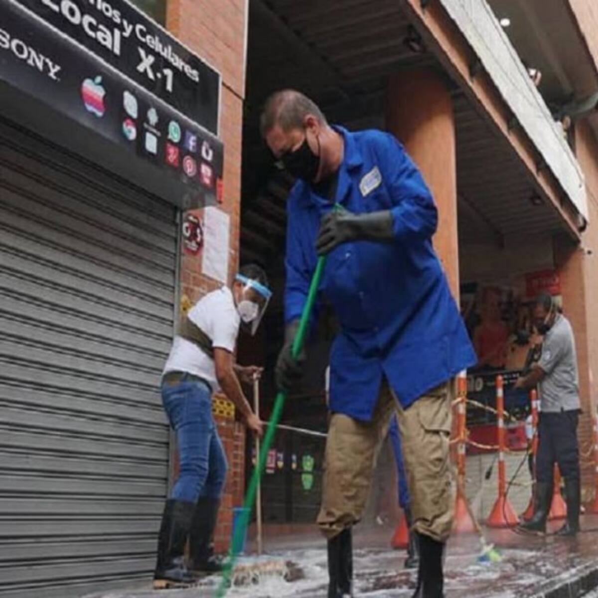 Continúan las aglomeraciones por fuera del cordón sanitario en el Centro