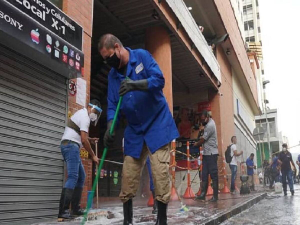 Continúan las aglomeraciones por fuera del cordón sanitario en el Centro
