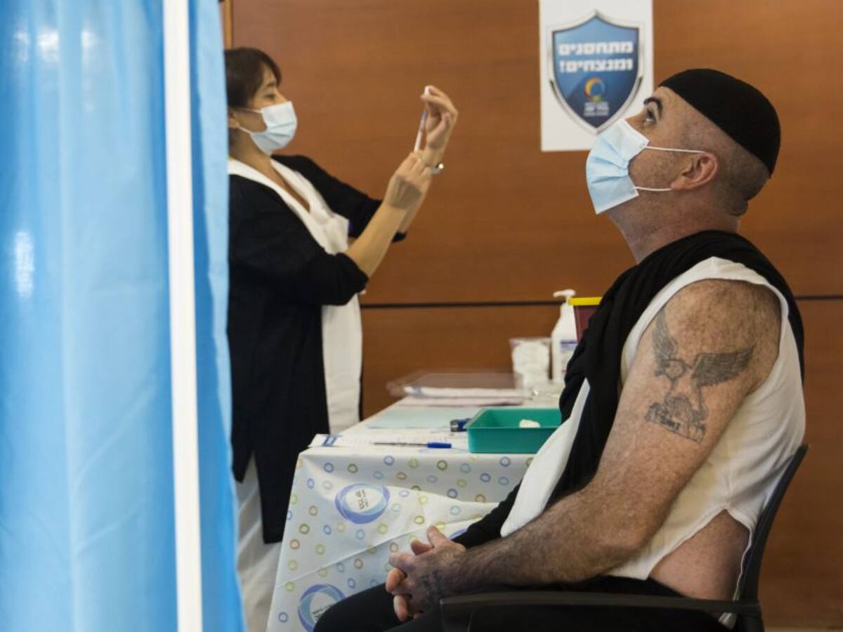 Israel inicia vacunación anticovid-19 a jóvenes