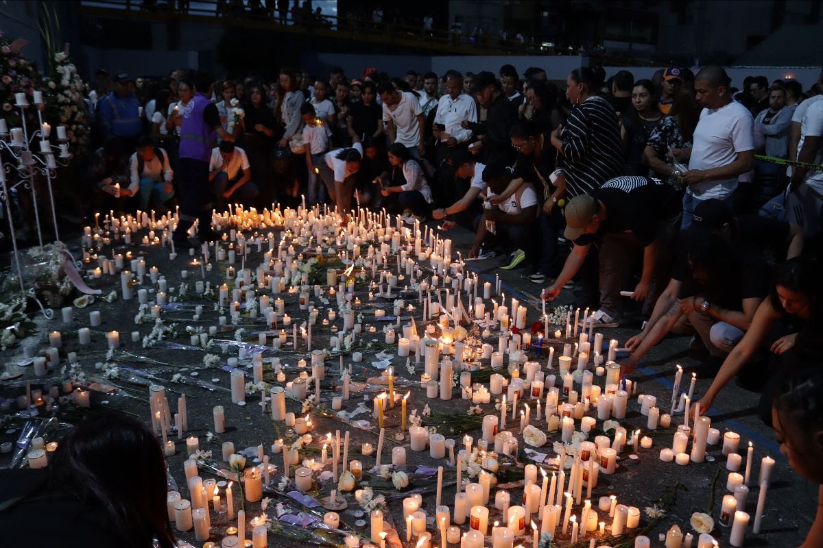 Velaton en memoria de los estudiantes fallecidos en accidente hace un año en Quindío. Foto: Cortesía Von Humboltd