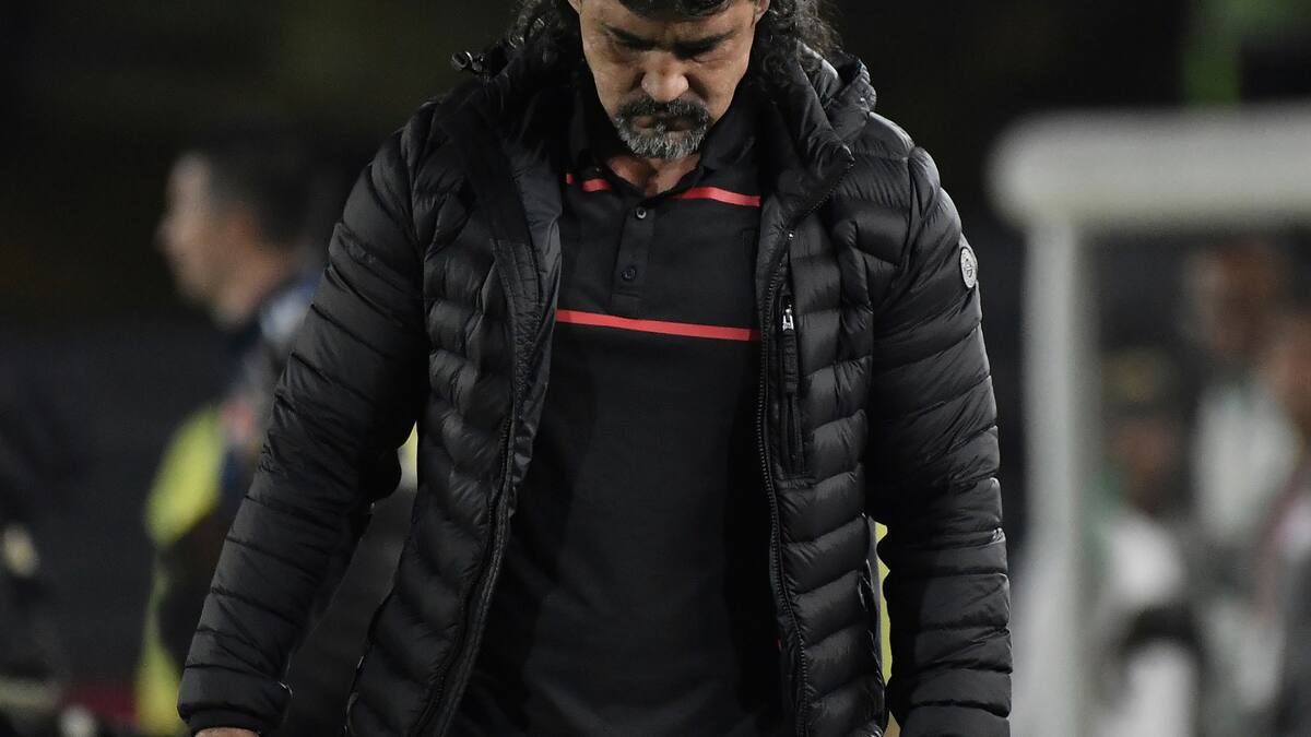 Leonel Álvarez, despedido como técnico de Emelec de Ecuador