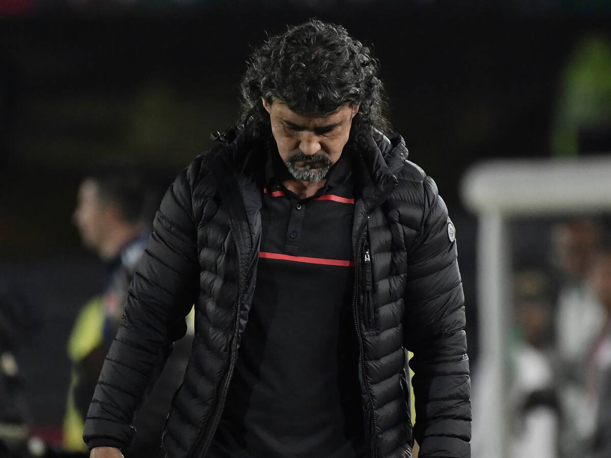 Leonel Álvarez, despedido como técnico de Emelec de Ecuador