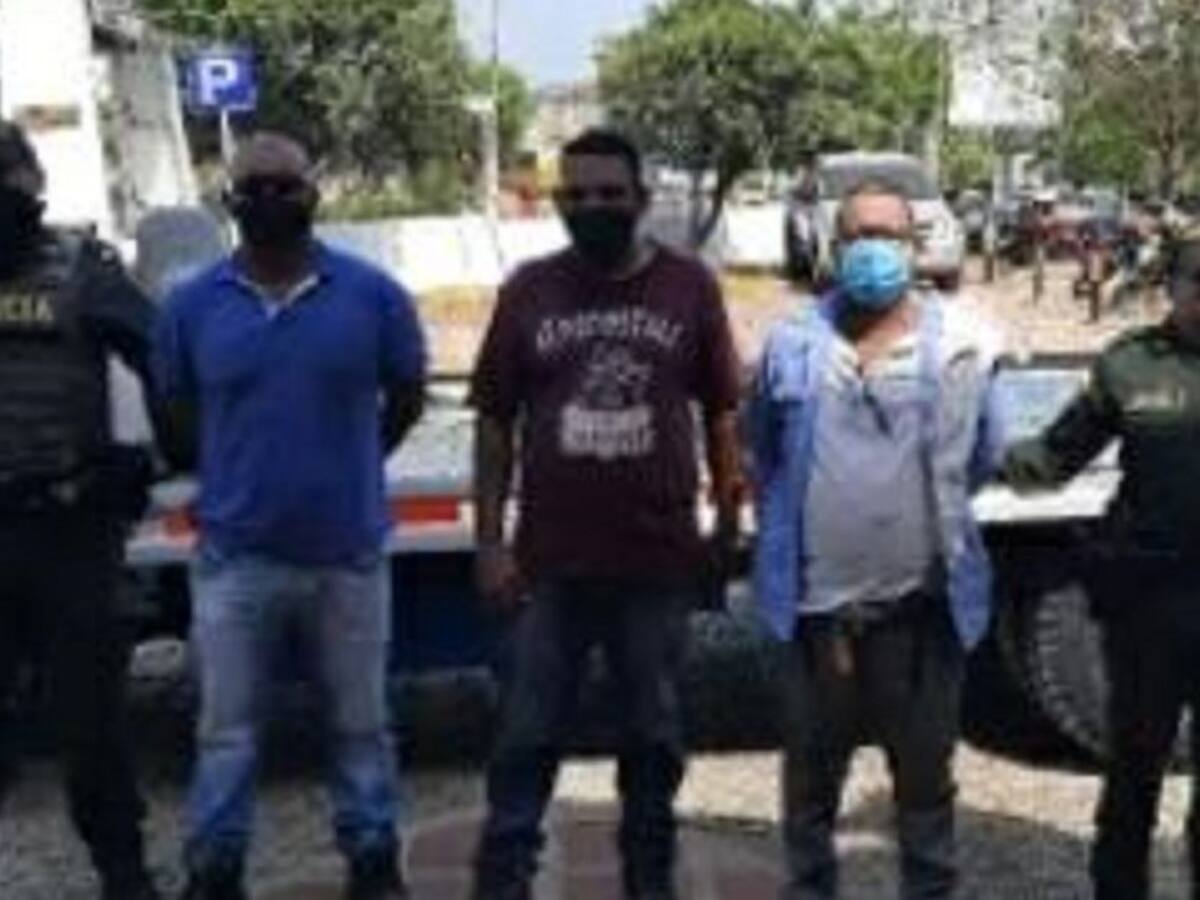 Cayó banda que empleaba una grúa para robar vehículos en Cartagena