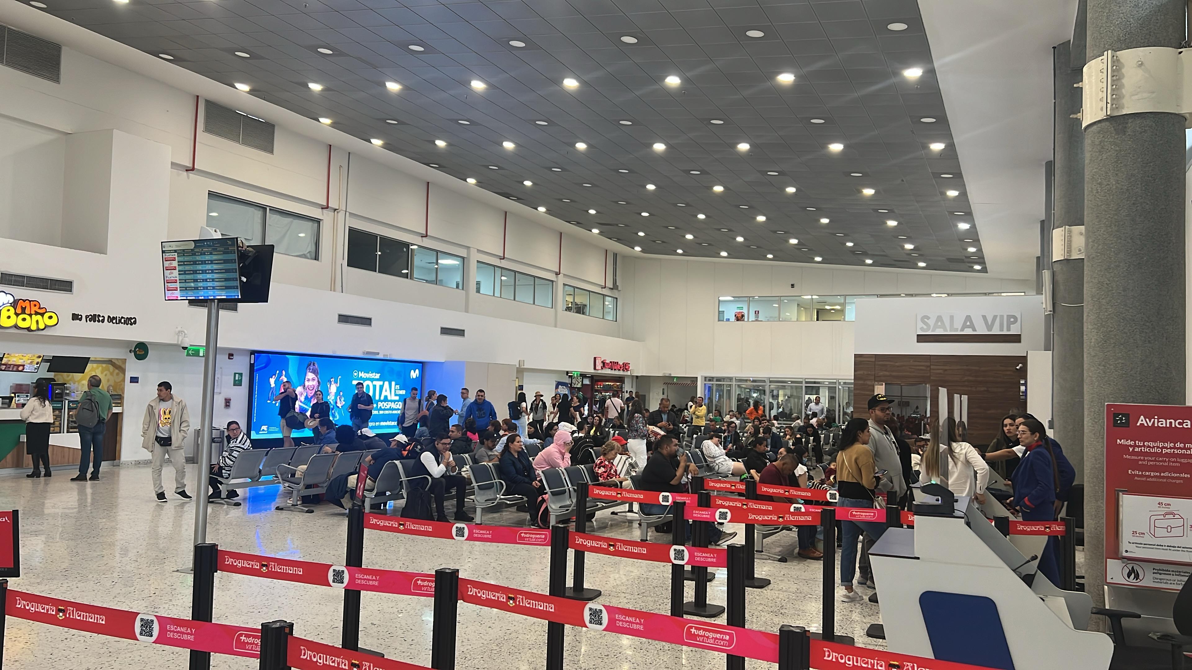 Cierran aeropuerto de Bucaramanga por lluvias.