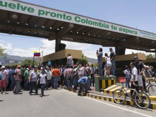 Los venezolanos se desplazan a los supermercados de Cúcuta y Villa del Rosario.