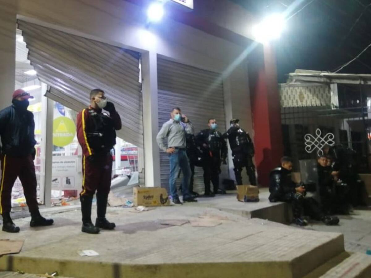 Tres almacenes y un CAI vandalizados dejan enfrentamientos en Barranquilla