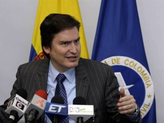 Santos agradece a Santiago Castro su paso por la Aerocivil