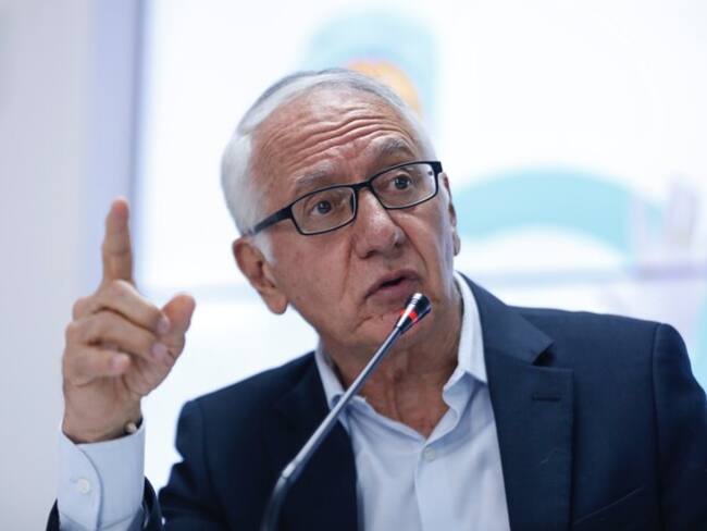 “Los laboratorios no pueden estar por encima de la gente”: MinSalud