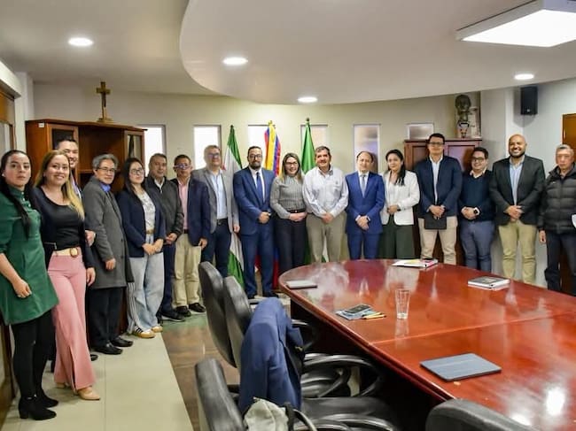 El alcalde de Tunja Rafael Acevedo Pedroza se reunió con los delegados de los rectores que integran el Consejo Departamental de Educación Superior (CODES) / Foto: Prensa Alcaldía de Tunja.