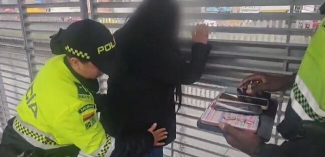 Capturan a presunta ladrona en Transmilenio.