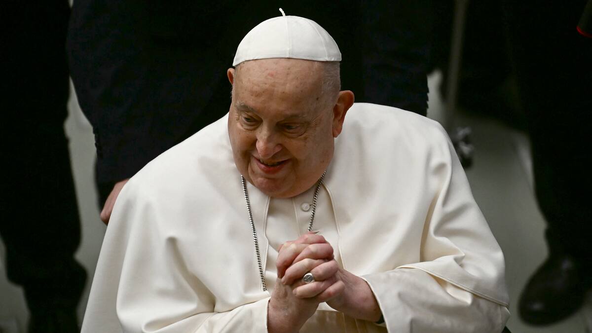 Papa Francisco se mantiene estable y con una “ligera mejoría”, aunque con un cuadro clínico complejo