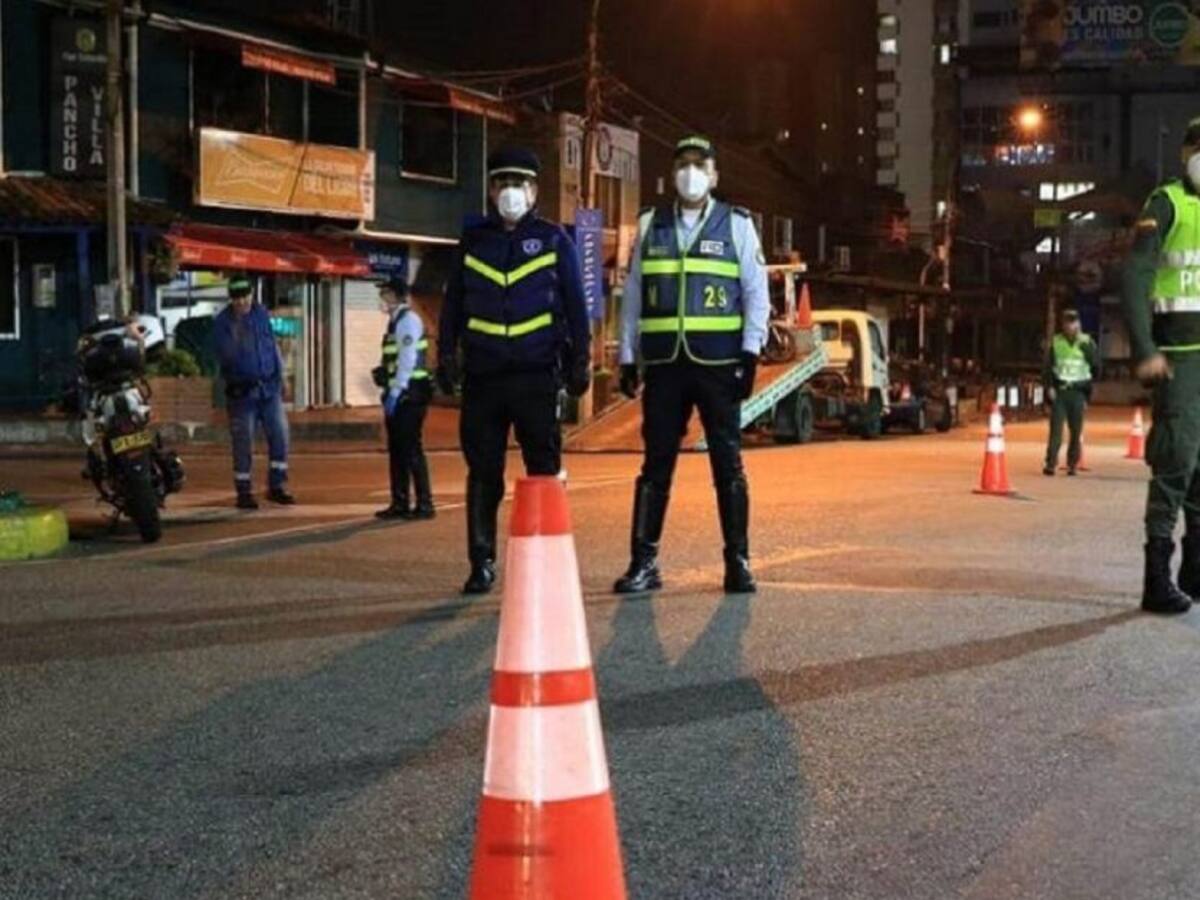 Médicos piden que vuelva toque de queda nocturno