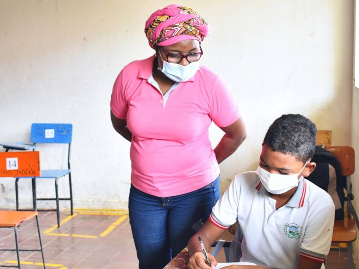 1.896 estudiantes de un colegio de María La Baja retornan a las aulas