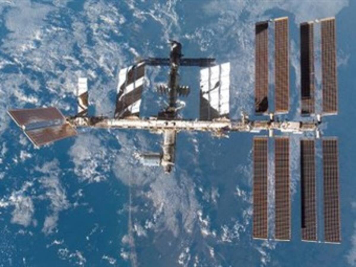 El 'Discovery' se acopla con éxito a la Estación Espacial