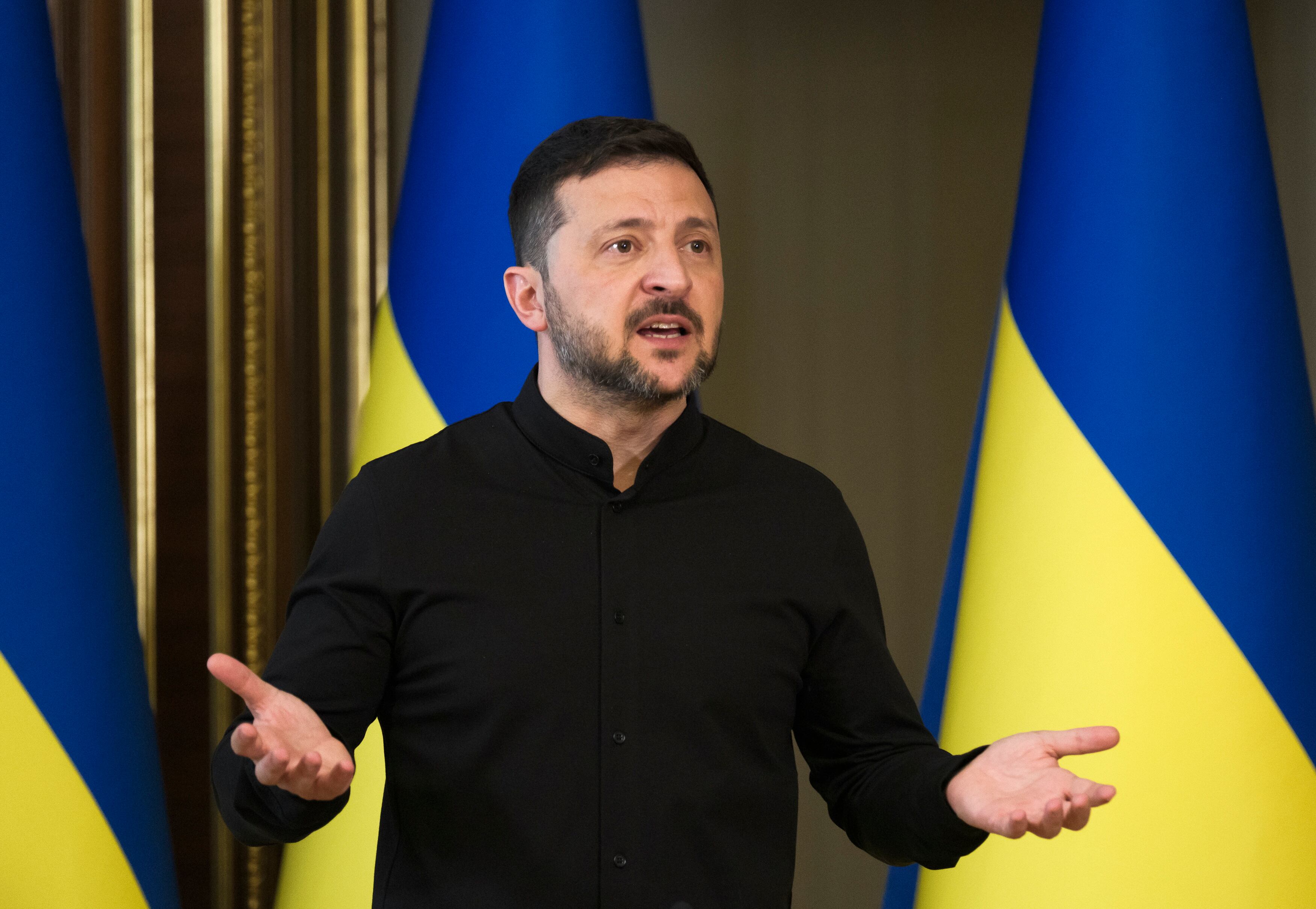 KYIV (Ukraine), 13/05/2025.- Ukrainian President Volodymyr Zelensky addresses a press conference in Kyiv, Ukraine, 13 May 2025. 'I value the Nordic-Baltic Eight countries' support for my readiness to meet personally with Putin in Turkey on 15 May 2025. We are ready for such direct diplomacy to put an end to killings and advance real peace. And this must certainly be discussed with the person who makes decisions in Russia,' said President Zelensky, according to his statement on X. (Rusia, Turquía, Ucrania, Kiev) EFE/EPA/STRINGER