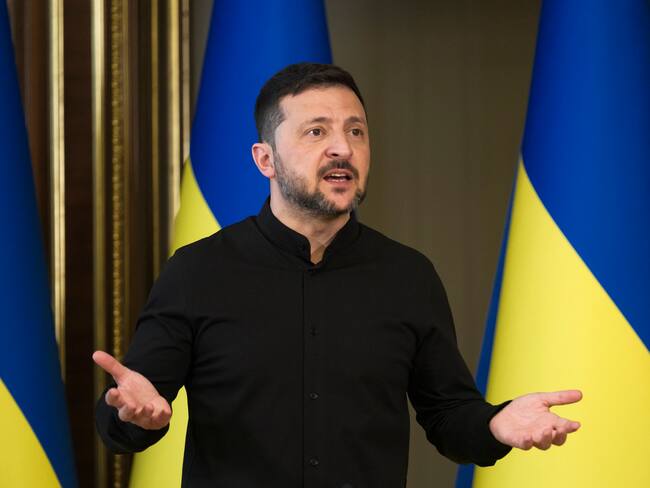 KYIV (Ukraine), 13/05/2025.- Ukrainian President Volodymyr Zelensky addresses a press conference in Kyiv, Ukraine, 13 May 2025. 'I value the Nordic-Baltic Eight countries' support for my readiness to meet personally with Putin in Turkey on 15 May 2025. We are ready for such direct diplomacy to put an end to killings and advance real peace. And this must certainly be discussed with the person who makes decisions in Russia,' said President Zelensky, according to his statement on X. (Rusia, Turquía, Ucrania, Kiev) EFE/EPA/STRINGER