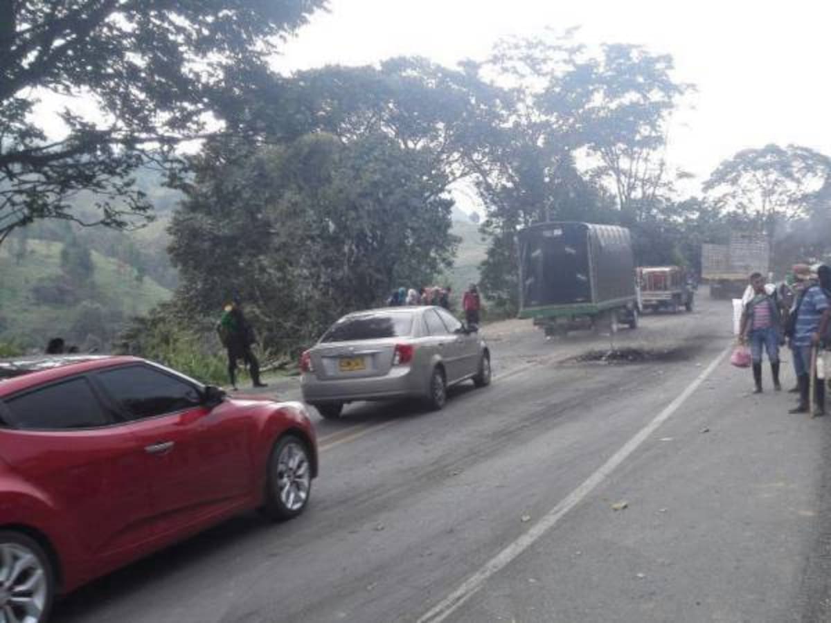 Tras una larga espera, se abre temporalmente el paso por la vía Panamericana