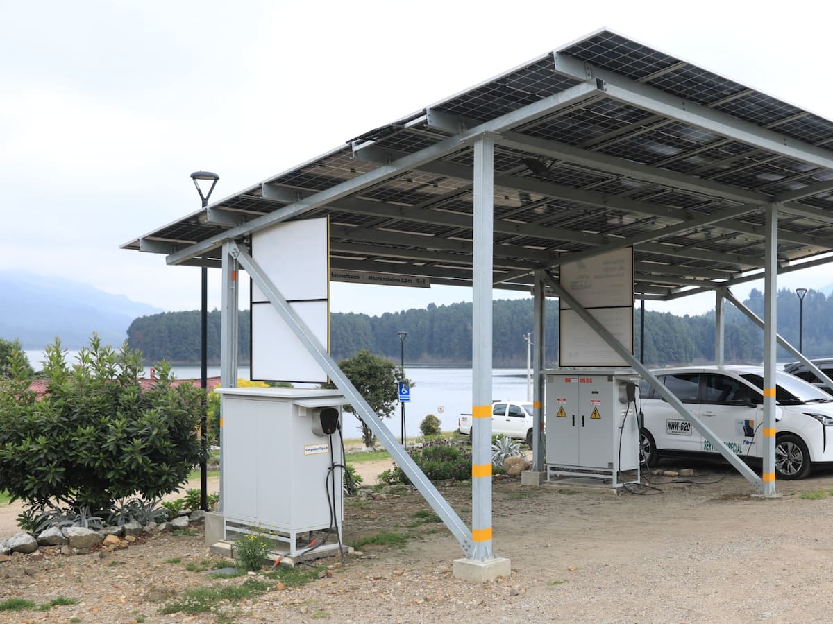 La CAR habilita tres estaciones de servicio gratuitas para carros eléctricos en Sabana Centro