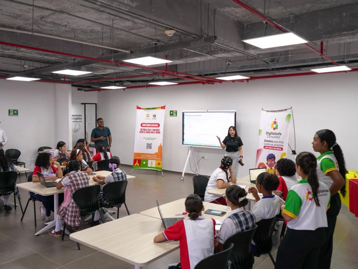 Estudiantes cartageneras participan en taller internacional de robótica con Oracle Academy