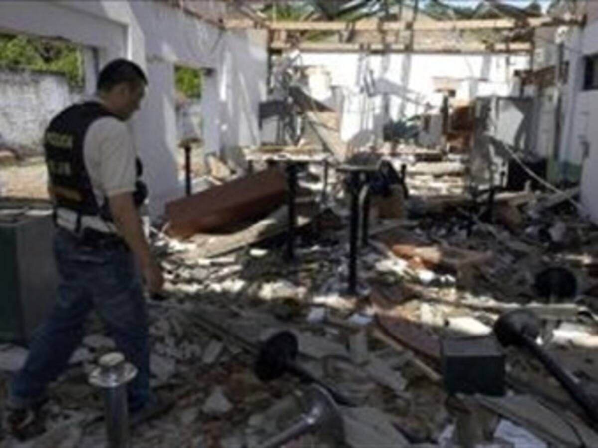 Las Farc destruyeron un colegio en Fortul, Arauca