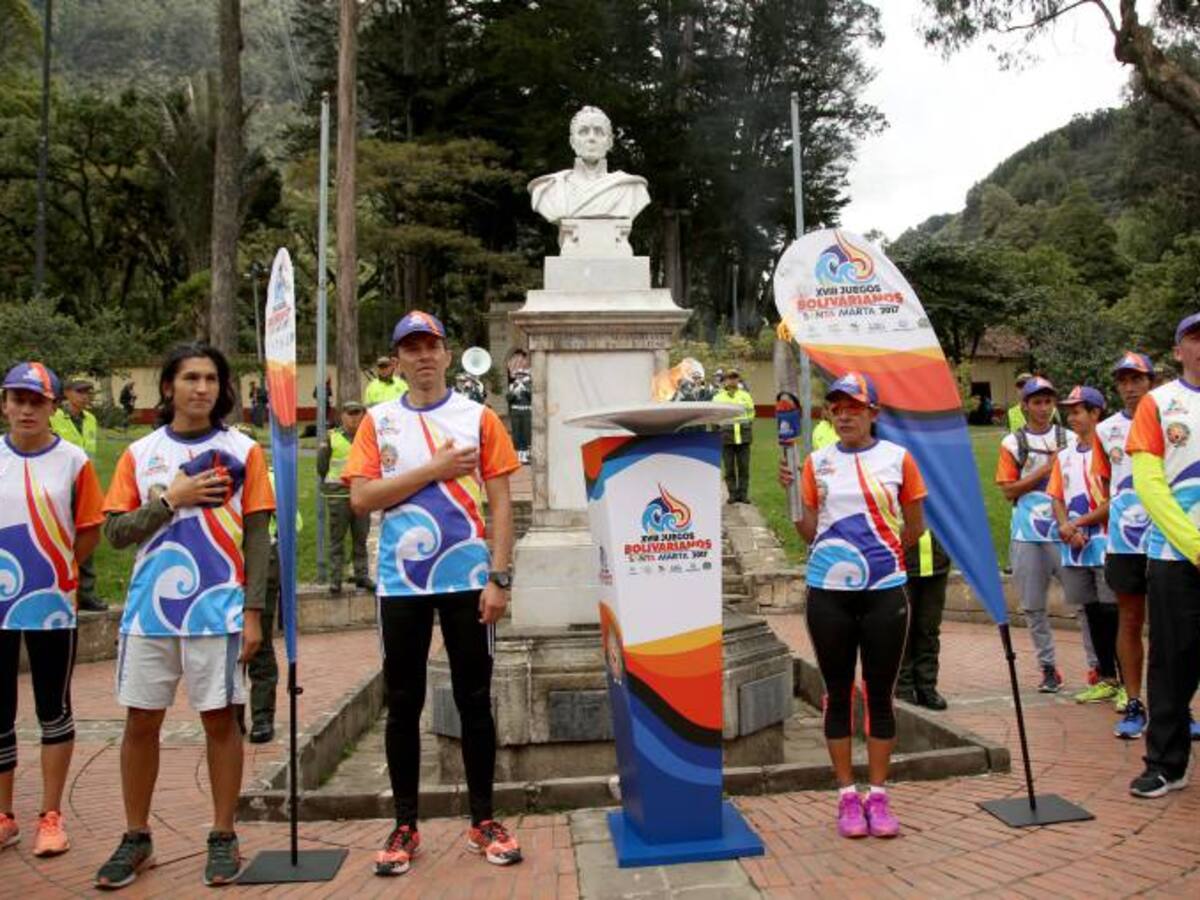 El Fuego Bolivariano rindió honores al Libertador, en la Quinta de Bolívar en Bogotá