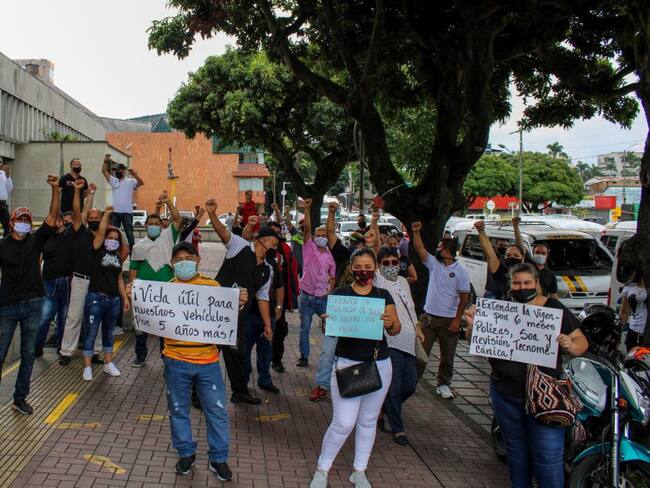 Transportadores de servicio especial en Pereira protestan y piden ayudas